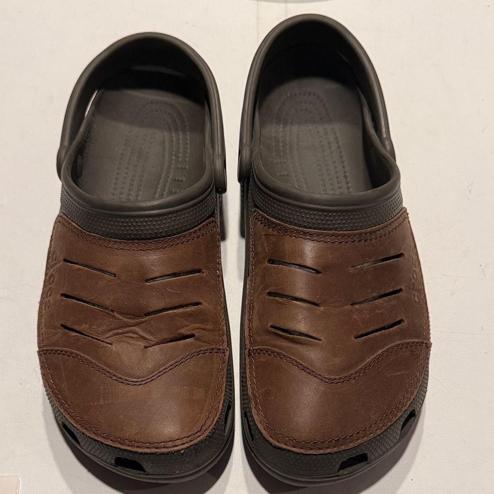 CROCS Men's Brown & Dark Gray Slip-On Clogs